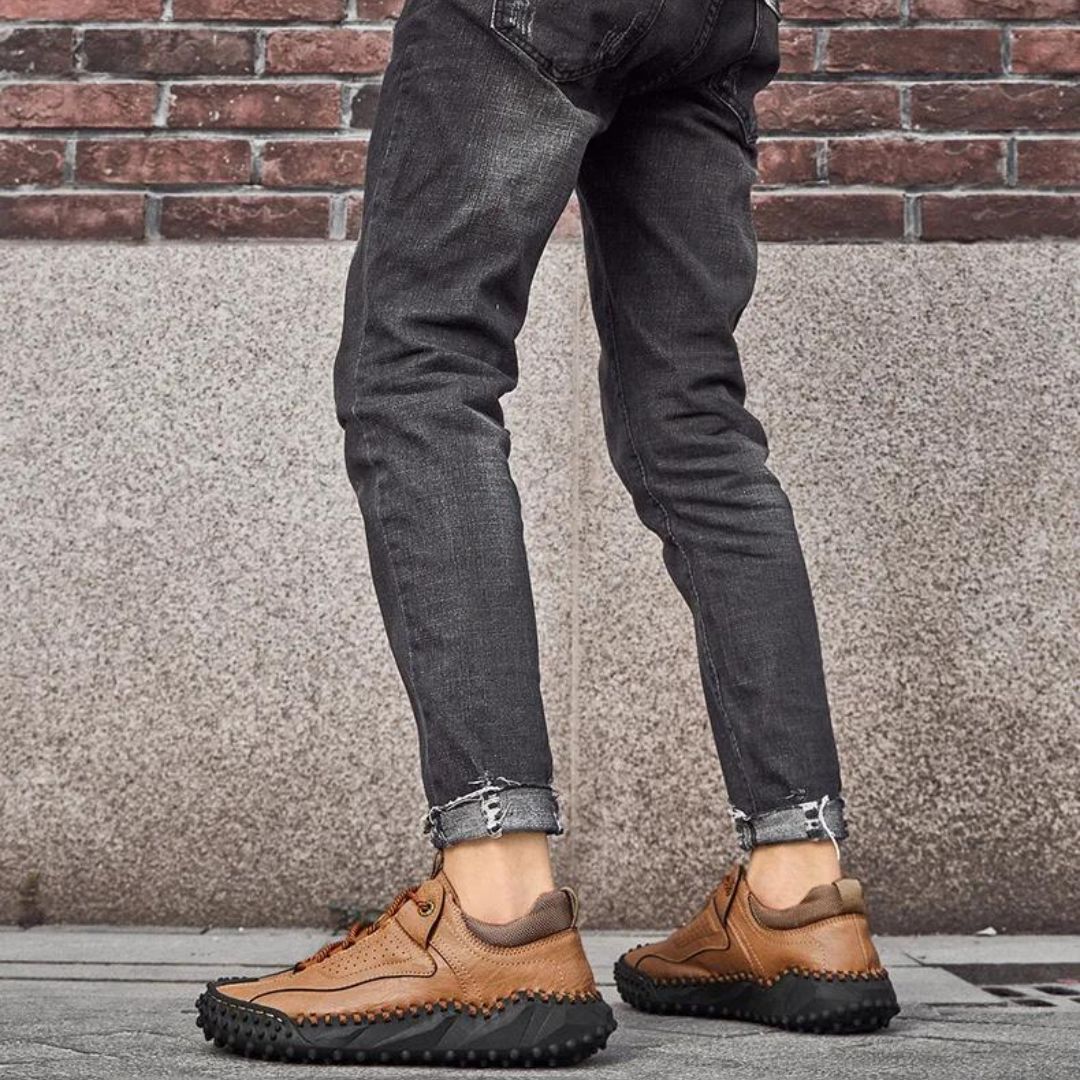 Robust outdoor lace-up shoes with studded tread