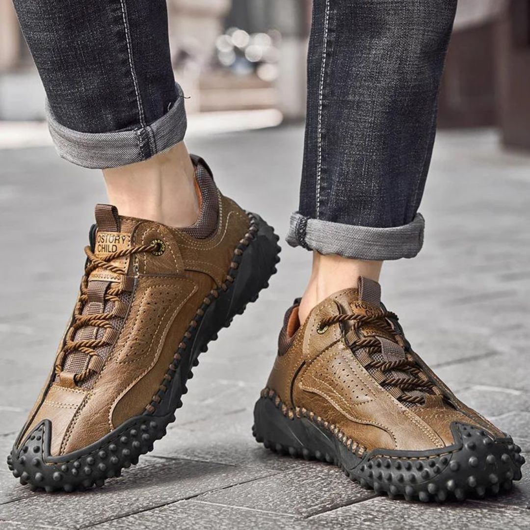 Robust outdoor lace-up shoes with studded tread