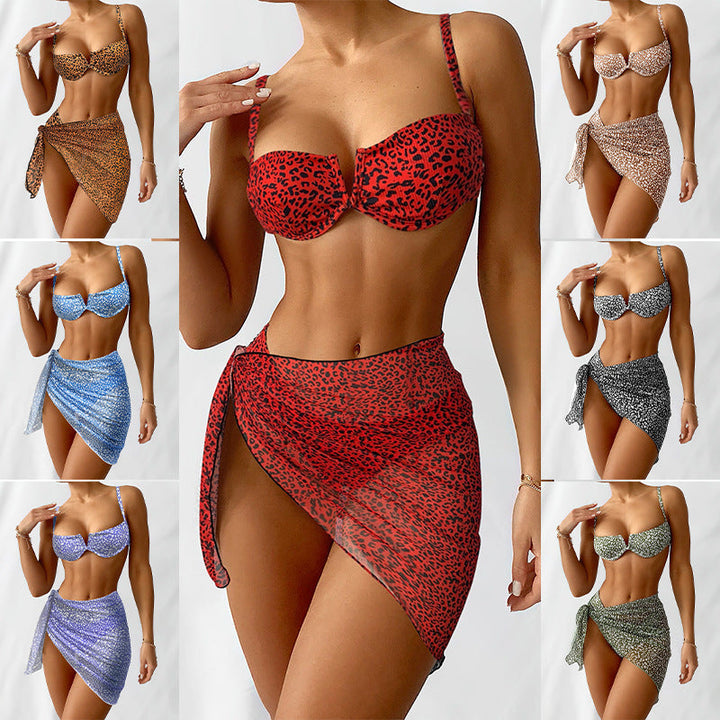 Three-piece beach bikini with floral pattern