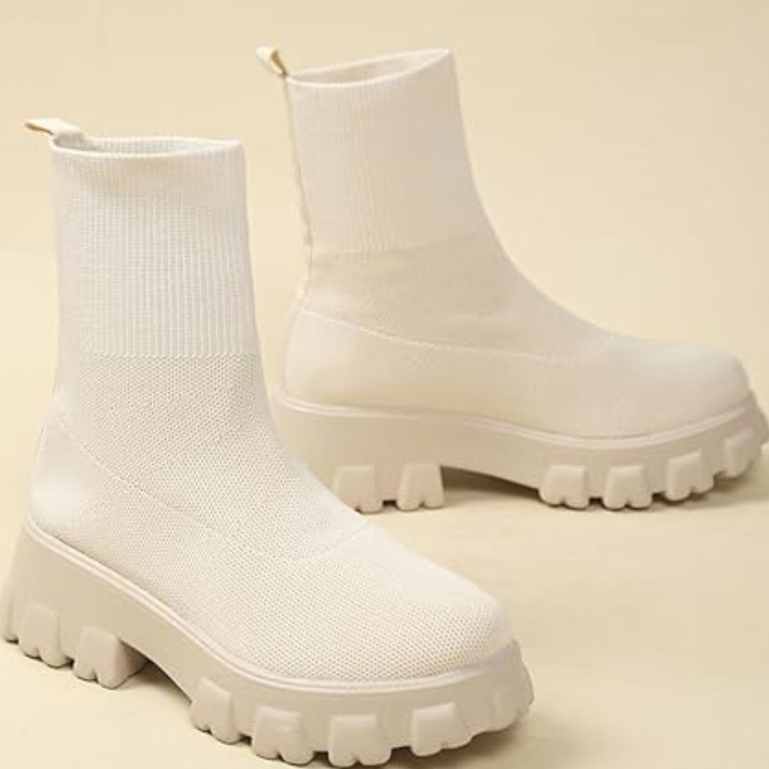 Knitted ankle boots with trendy sole
