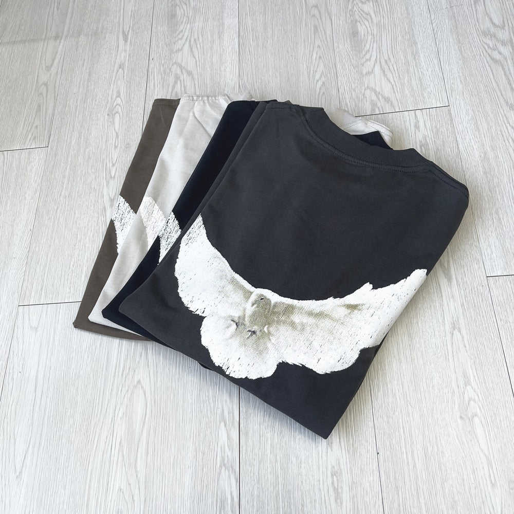 Retro-Inspired Loose Fit T-Shirt Featuring Charming Pigeon Design
