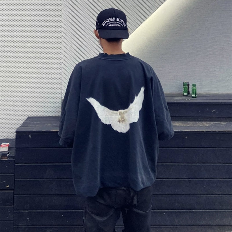 Retro-Inspired Loose Fit T-Shirt Featuring Charming Pigeon Design