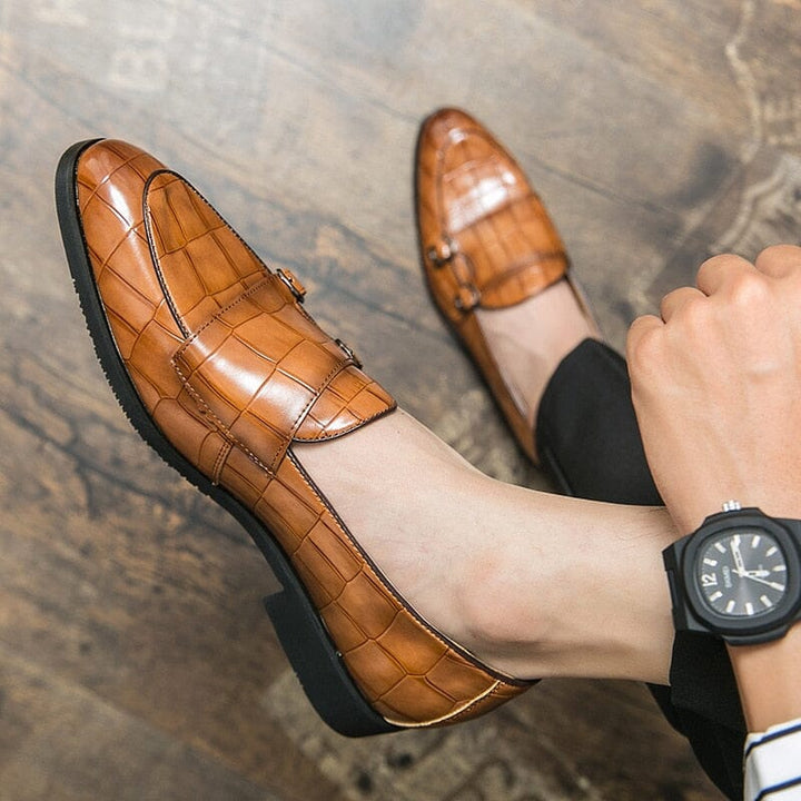 Smooth leather shoes with crocodile embossing