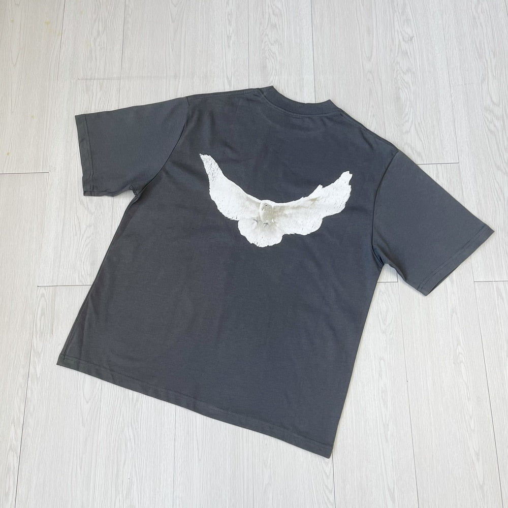 Retro-Inspired Loose Fit T-Shirt Featuring Charming Pigeon Design