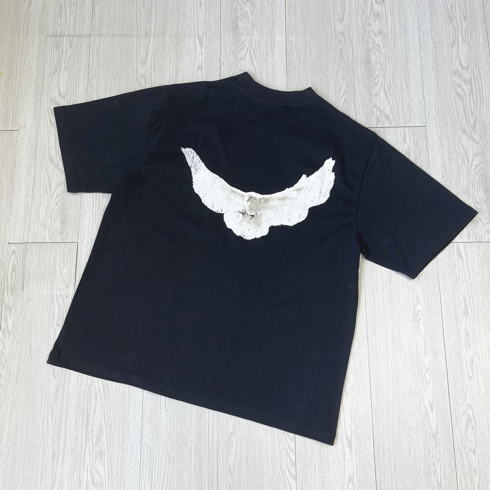 Retro-Inspired Loose Fit T-Shirt Featuring Charming Pigeon Design