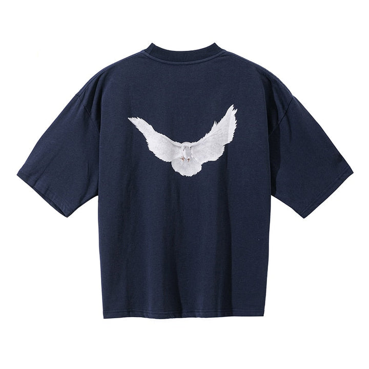 Retro-Inspired Loose Fit T-Shirt Featuring Charming Pigeon Design