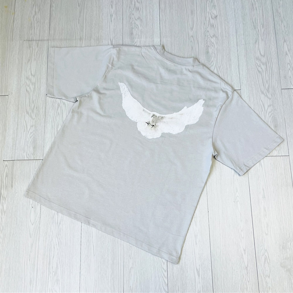 Retro-Inspired Loose Fit T-Shirt Featuring Charming Pigeon Design
