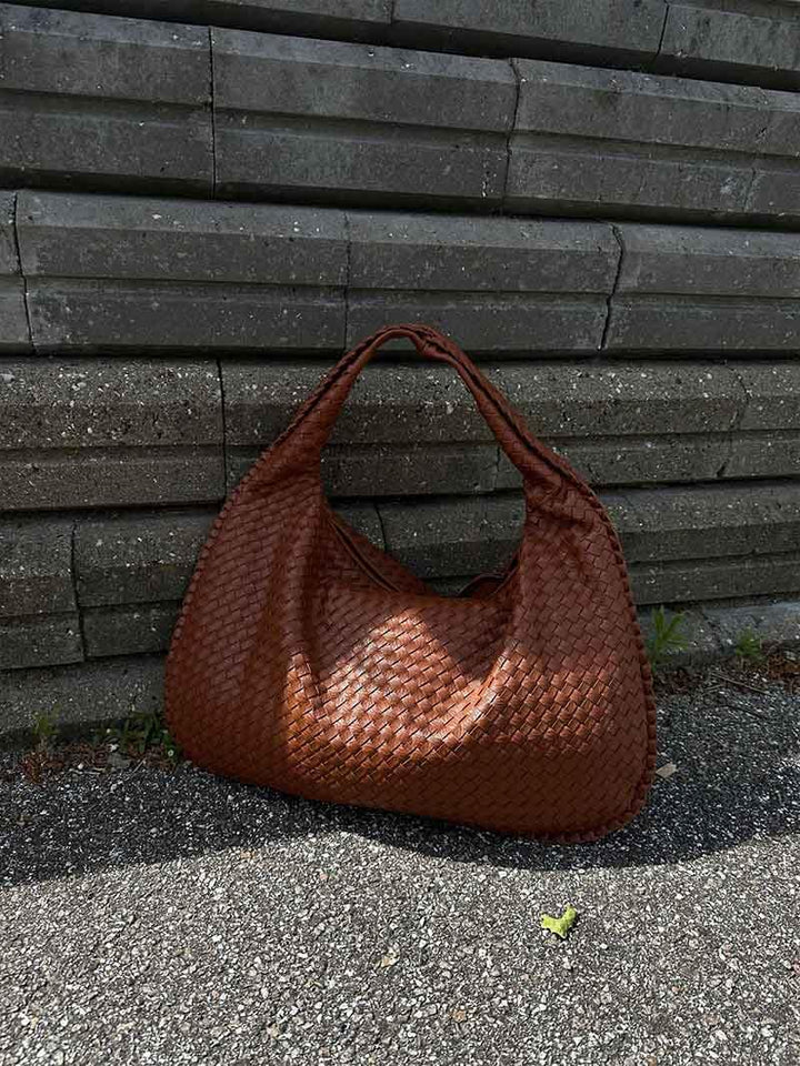 Elena Gevlochten Leren Hobo Bag