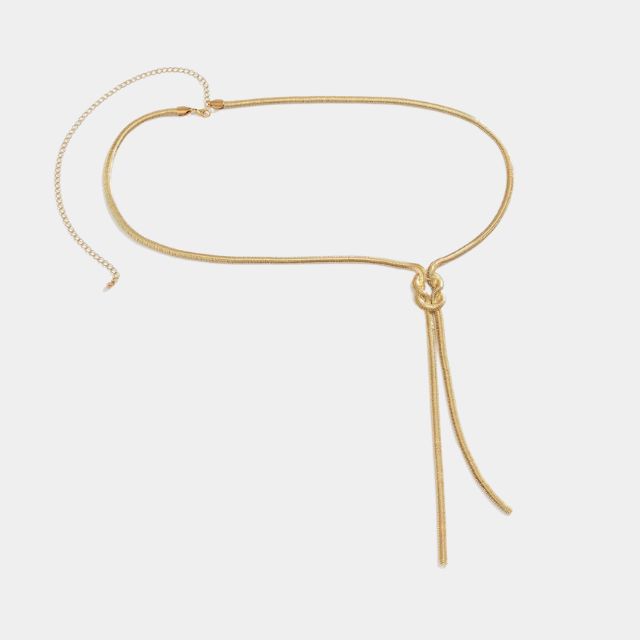 Waist chain with geometric knot
